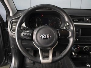Седан Kia Rio 2021 года, 1802000 рублей, Омск