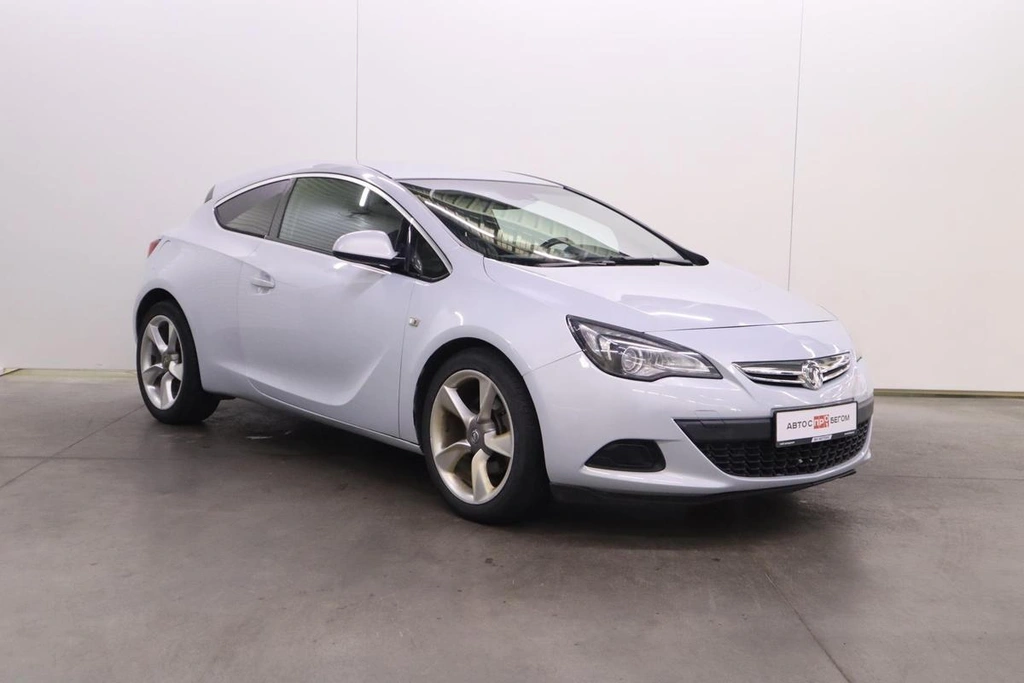 Хэтчбек Opel Astra 2012 года, 880000 рублей, Брянск