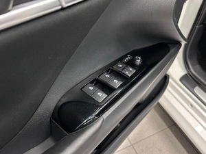 Седан Toyota Camry 2018 года, 2080000 рублей, Красноярск