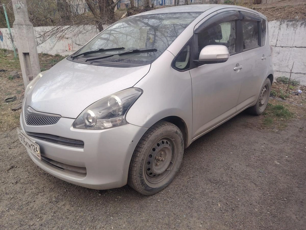 Хетчбэк Toyota Ractis 2009 года, 650000 рублей, Красноярск