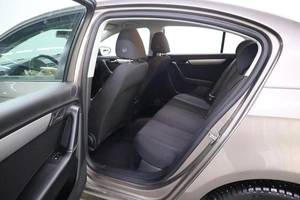 Седан Volkswagen Passat 2011 года, 1220000 рублей, Брянск