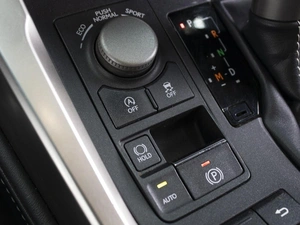 Внедорожник Lexus NX 2015 года, 2779000 рублей, Омск
