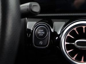 Седан Mercedes-benz CLA-класс 2019 года, 2889050 рублей, Москва