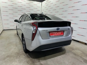Лифтбек Toyota Prius 2016 года, 1465000 рублей, Красноярск