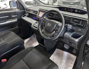 Минивэн Honda Stepwgn Spada 2017 года, 1897000 рублей, Красноярск