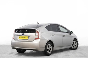 Лифтбек Toyota Prius 2013 года, 1149000 рублей, Барнаул