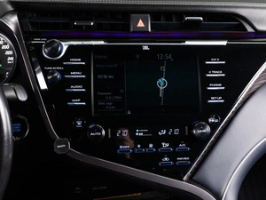 Седан Toyota Camry 2018 года, 2999000 рублей, Тюмень