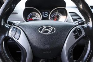 Седан Hyundai Elantra 2015 года, 899000 рублей, Ульяновск
