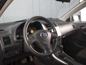 Седан Toyota Corolla 2008 года, 890000 рублей, Омск