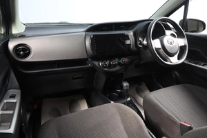 Хетчбэк Toyota Vitz 2016 года, 999000 рублей, Новосибирск