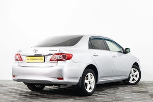 Седан Toyota Corolla 2011 года, 909000 рублей, Сургут