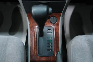 Седан Toyota Corolla 2001 года, 449000 рублей, Омск