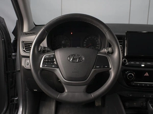 Седан Hyundai Solaris 2020 года, 1820000 рублей, Омск