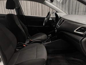 Седан Hyundai Solaris 2017 года, 1070000 рублей, Красноярск