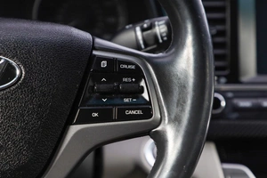 Седан Hyundai Elantra 2015 года, 1289000 рублей, Новосибирск