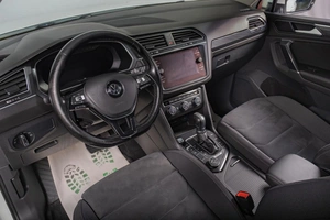 Внедорожник Volkswagen Tiguan 2018 года, 2369000 рублей, Томск