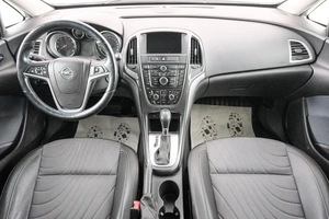 Седан Opel Astra 2014 года, 829000 рублей, Красноярск