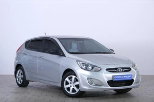 Хетчбэк Hyundai Solaris 2013 года, 919000 рублей, Омск