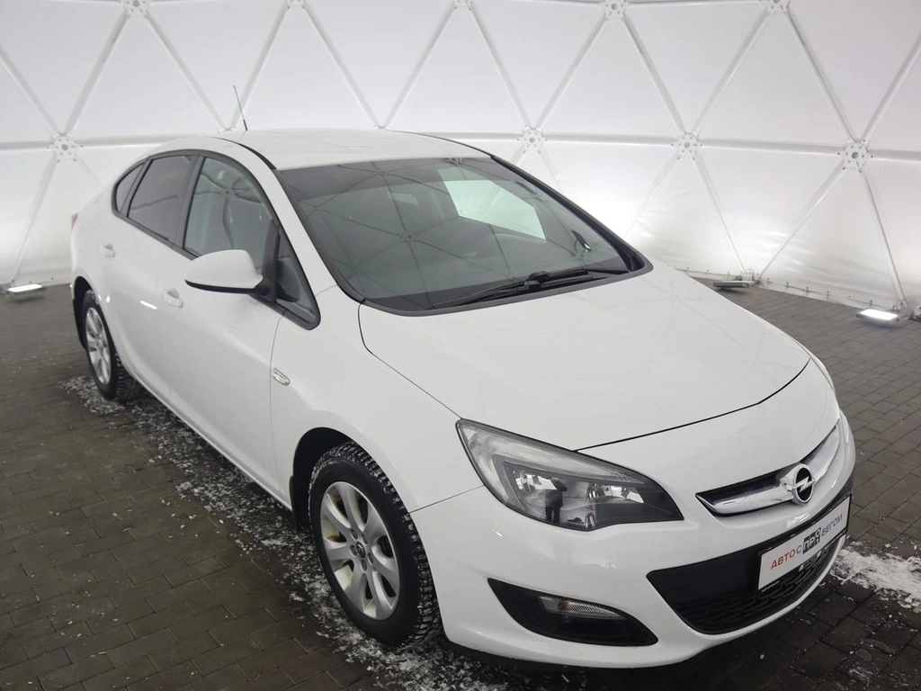 Седан Opel Astra 2013 года, 830000 рублей, Орёл