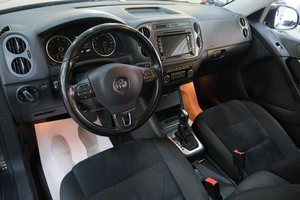 Внедорожник Volkswagen Tiguan 2015 года, 1849000 рублей, Омск