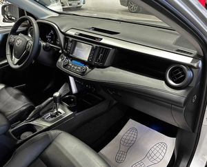 Внедорожник Toyota RAV4 2017 года, 2657000 рублей, Красноярск