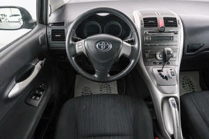 Хетчбэк Toyota Auris 2008 года, 749000 рублей, Красноярск