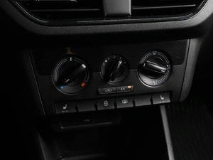 Лифтбек Volkswagen Polo 2022 года, 1430000 рублей, Тюмень