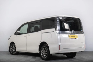 Минивэн Toyota Voxy 2014 года, 2019000 рублей, Томск