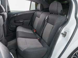 Седан Opel Astra 2011 года, 629000 рублей, Сургут