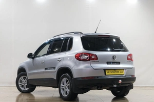 Внедорожник Volkswagen Tiguan 2011 года, 1229000 рублей, Новокузнецк