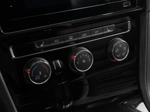 Хетчбэк Volkswagen Golf 2019 года, 1999000 рублей, Тюмень