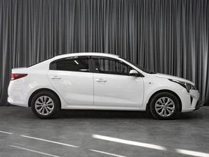 Седан Kia Rio 2021 года, 1669000 рублей, Тюмень