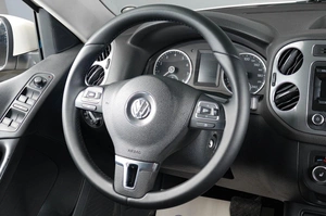 Внедорожник Volkswagen Tiguan 2012 года, 1749000 рублей, Тюмень