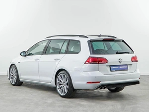 Универсал Volkswagen Golf 2018 года, 1993097 рублей, Москва