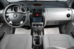 Седан Chevrolet Aveo 2004 года, 399000 рублей, Тюмень
