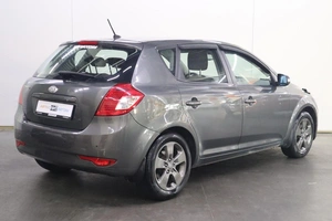 Хэтчбек Kia Ceed 2010 года, 770000 рублей, Брянск