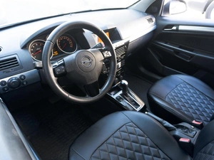 Седан Opel Astra 2012 года, 849000 рублей, Кропоткин