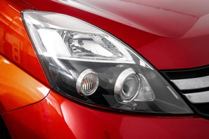 Минивэн Toyota Isis 2013 года, 1279000 рублей, Барнаул