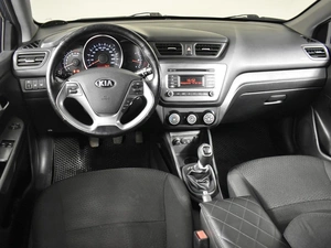 Седан Kia Rio 2015 года, 798900 рублей, Казань