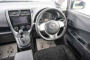 Хетчбэк Toyota Ractis 2015 года, 849000 рублей, Красноярск