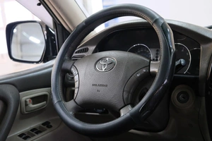 Внедорожник Toyota Land Cruiser 2004 года, 2399000 рублей, Омск