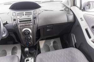 Хетчбэк Toyota Yaris 2009 года, 489000 рублей, Барнаул