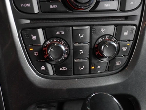 Универсал Opel Astra 2012 года, 879000 рублей, Воронеж