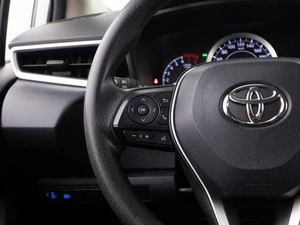 Седан Toyota Corolla 2021 года, 1998999 рублей, Москва