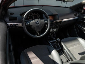 Хетчбэк Opel Astra GTC 2011 года, 710000 рублей, Краснодар