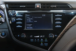 Седан Toyota Camry 2019 года, 2459000 рублей, Омск