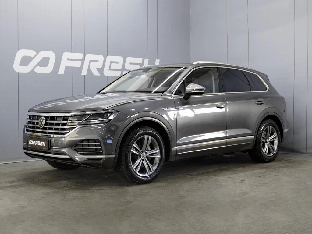 Внедорожник Volkswagen Touareg 2019 года, 5100000 рублей, Омск