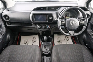 Хетчбэк Toyota Vitz 2018 года, 899000 рублей, Красноярск