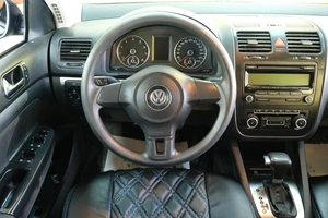 Седан Volkswagen Jetta 2010 года, 669000 рублей, Омск