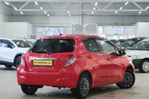 Хетчбэк Toyota Vitz 2011 года, 849000 рублей, Омск